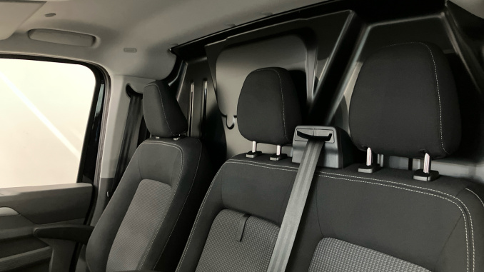 Volkswagen Transporter T32 Swb Diesel 2.0 TDI 170 Commerce Pro Van Auto [5 Plus] - Image 16